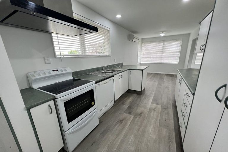 Photo of property in 16 Sarabande Avenue, Redwood, Christchurch, 8051