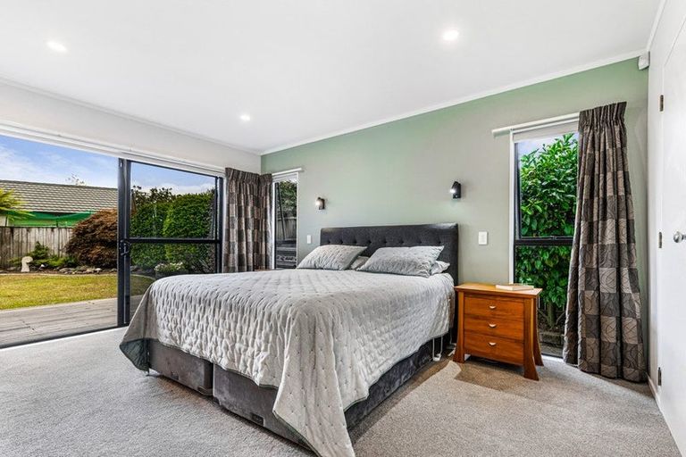 Photo of property in 25 Suncrest Drive, West Harbour, Auckland, 0618
