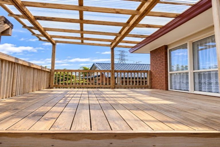 Photo of property in 2/9 Midvale Place, Burswood, Auckland, 2013