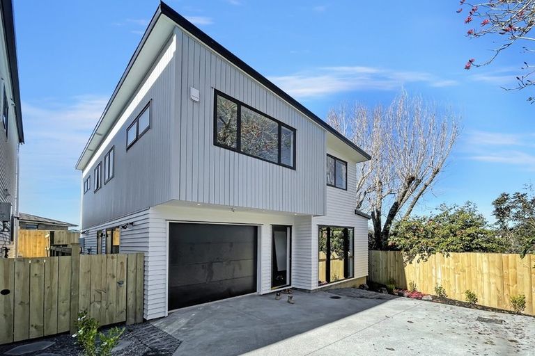 Photo of property in 7b Ballial Place, West Harbour, Auckland, 0618