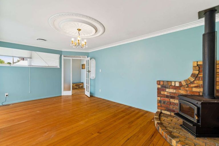 Photo of property in 57 Golf Road, New Lynn, Auckland, 0600