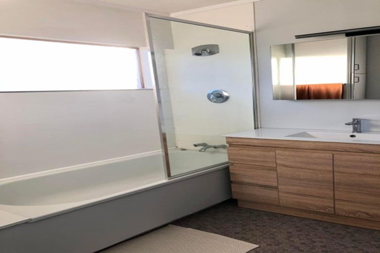 Photo of property in 13 East Street, Papakura, 2110