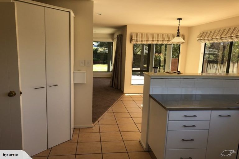 Photo of property in 32 Kilkenny Place, Fitzherbert, Palmerston North, 4410