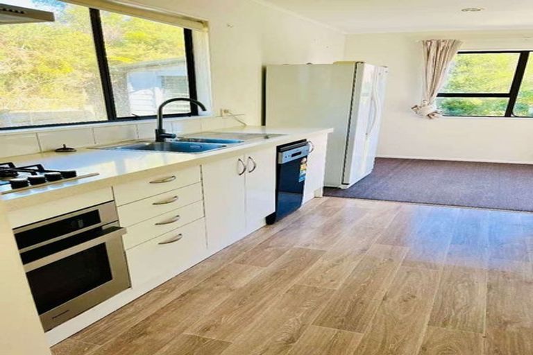 Photo of property in 6 Ruth Grove, Karori, Wellington, 6012