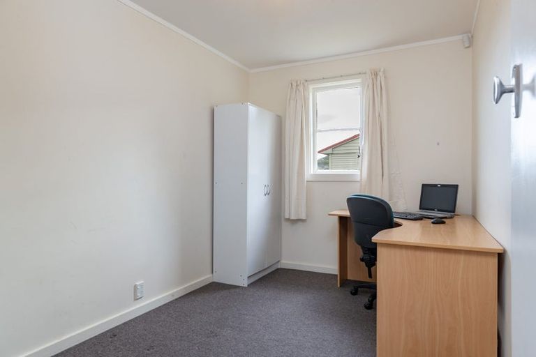 Photo of property in 11 Dorset Grove, Cannons Creek, Porirua, 5024