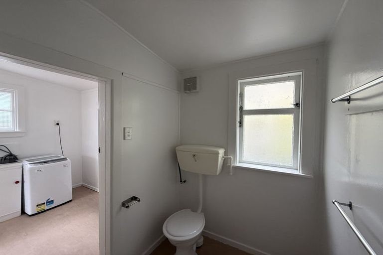 Photo of property in 8 Rixon Grove, Mount Victoria, Wellington, 6011