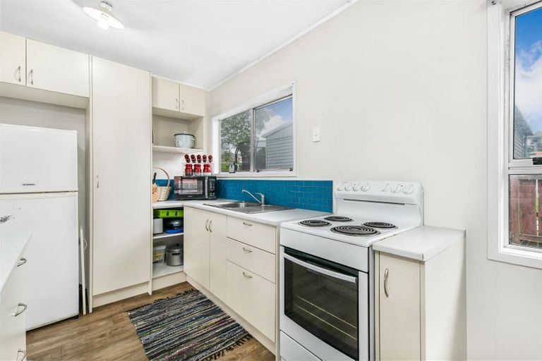 Photo of property in 2/22 Darnell Crescent, Clover Park, Auckland, 2019