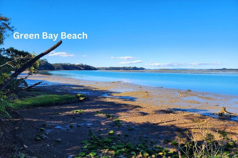 Photo of property in 25a Barron Drive, Green Bay, Auckland, 0604