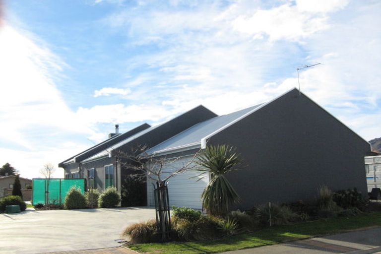 Photo of property in 8 Matthews Crescent, Cromwell, 9310