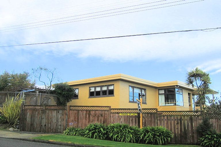 Photo of property in 18 Eatwell Avenue, Paraparaumu Beach, Paraparaumu, 5032
