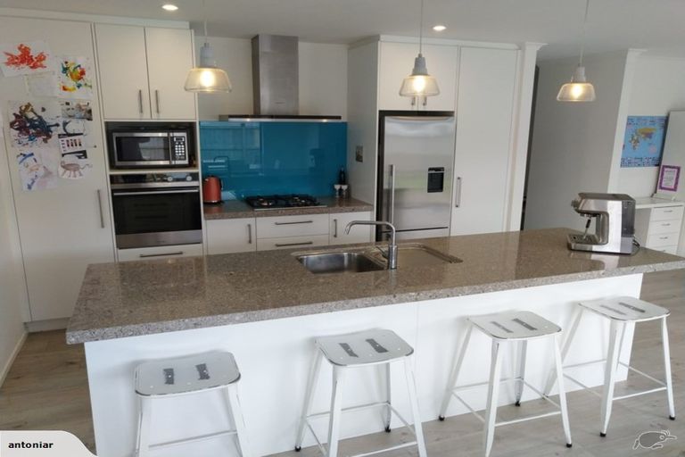 Photo of property in 4 Aporo Drive, Kumeu, 0810