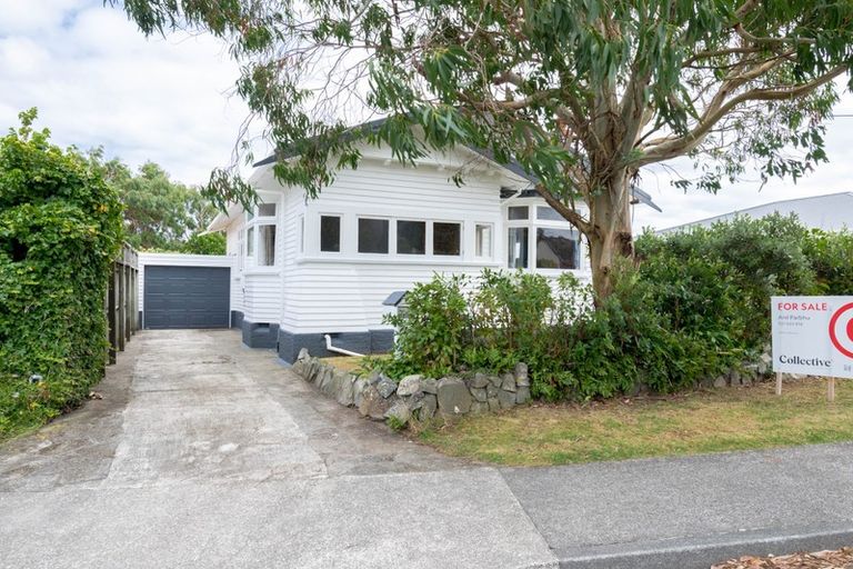 Photo of property in 14 Petherick Crescent, Johnsonville, Wellington, 6037