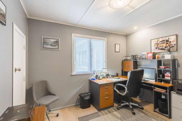 Photo of property in 48 Horoeka Street, Stokes Valley, Lower Hutt, 5019