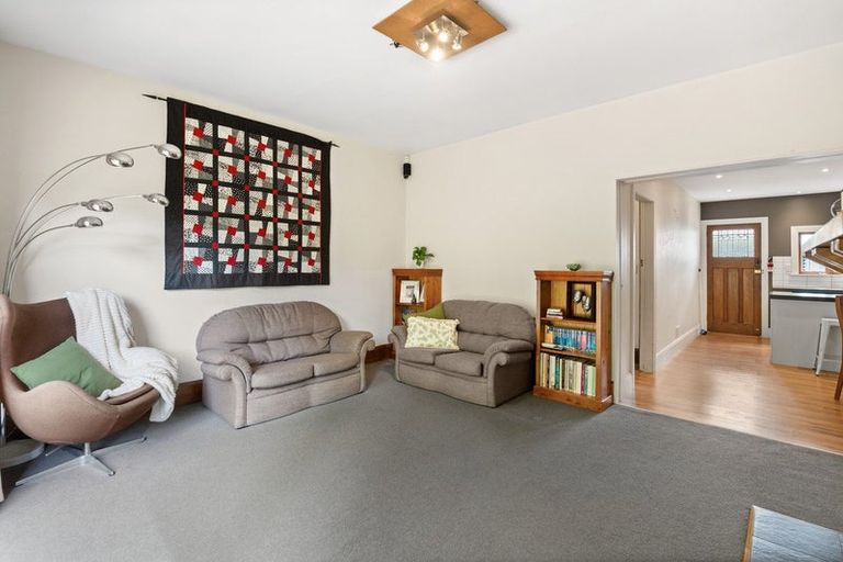 Photo of property in 6 Sandwich Road, Beckenham, Christchurch, 8023