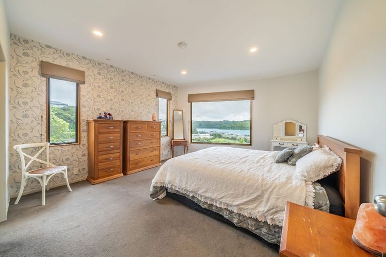 Photo of property in 8a Kiriwai Road, Paremata, Porirua, 5024