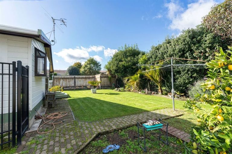 Photo of property in 27 Charles Street, Levin, 5510