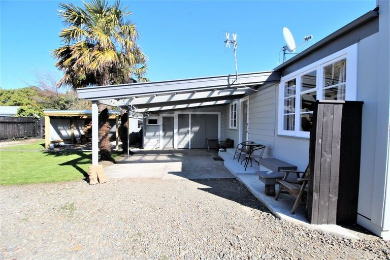 Photo of property in 12 Ross Street, Woodville, 4920