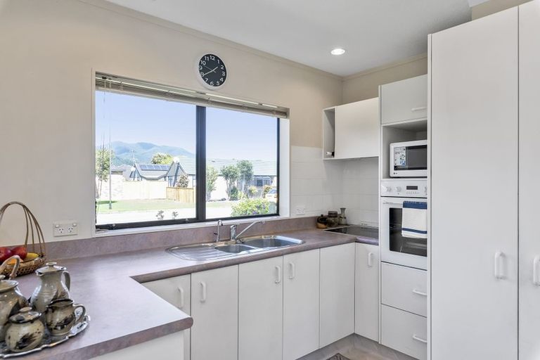 Photo of property in 2 Heihei Place, Paraparaumu, 5032