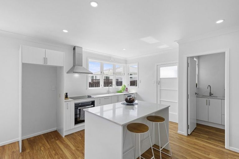 Photo of property in 162 Queen Street West, Levin, 5510