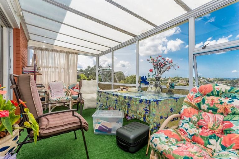 Photo of property in 9 Mcclintock Road, Massey, Auckland, 0614