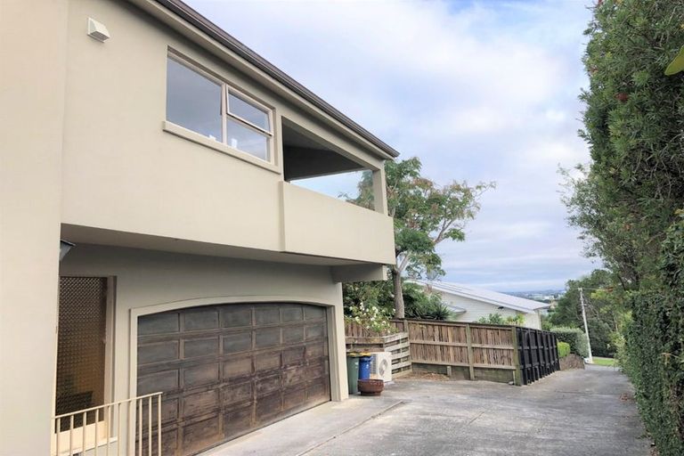 Photo of property in 61 Stanley Point Road, Stanley Point, Auckland, 0624