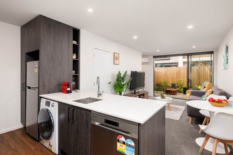 Photo of property in 2/327 Lincoln Road, Addington, Christchurch, 8024