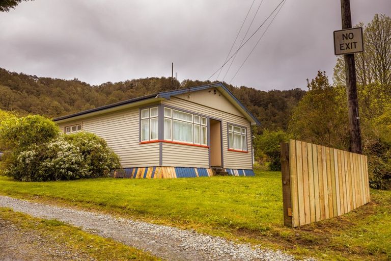 Photo of property in 14 Oxford Street, Taylorville, Greymouth, 7805