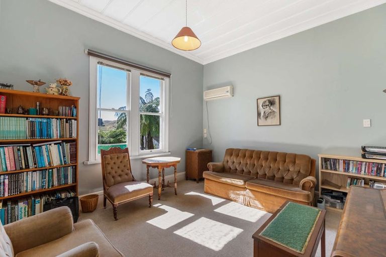 Photo of property in 9 Feltham Street, Hunterville, 4730