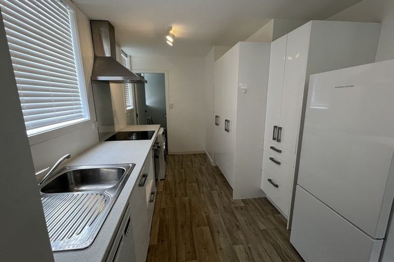 Photo of property in 17/125 Queens Drive, Lyall Bay, Wellington, 6022