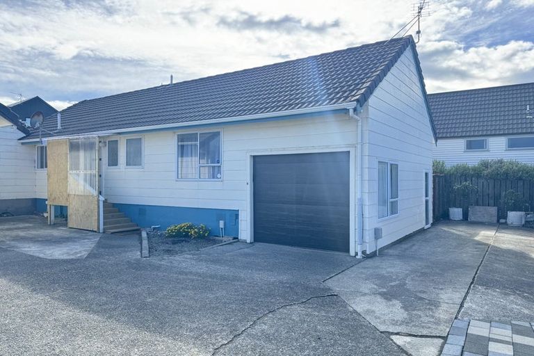 Photo of property in 18b Bracken Road, Newlands, Wellington, 6037