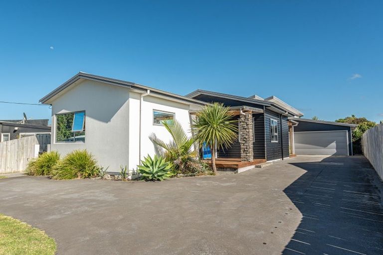 Photo of property in 3 Kamahi Street, Castlecliff, Whanganui, 4501