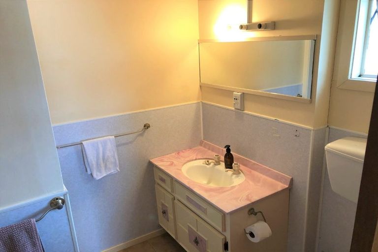 Photo of property in 61 Stanley Point Road, Stanley Point, Auckland, 0624