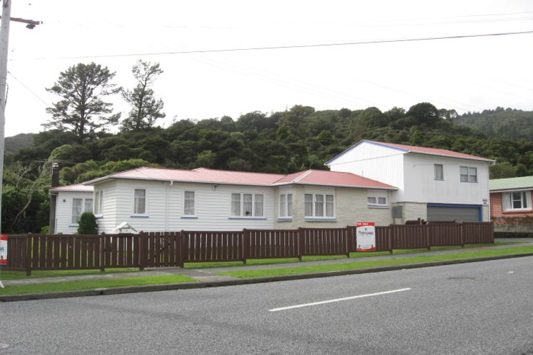 Photo of property in 19 Horoeka Street, Stokes Valley, Lower Hutt, 5019