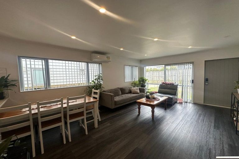 Photo of property in 271b Te Atatu Road, Te Atatu South, Auckland, 0610