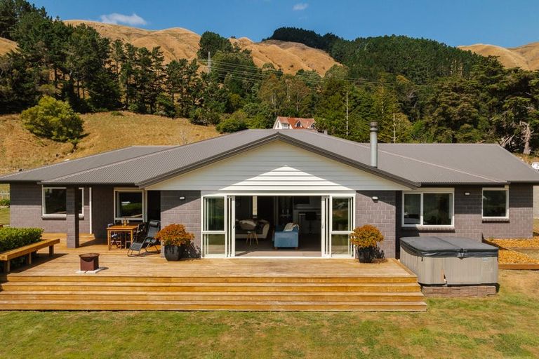 Photo of property in 225 Albert Road, Tokomaru, Palmerston North, 4474