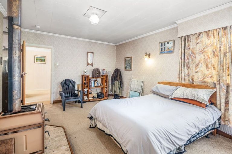 Photo of property in 21 Tarawera Road, Johnsonville, Wellington, 6037