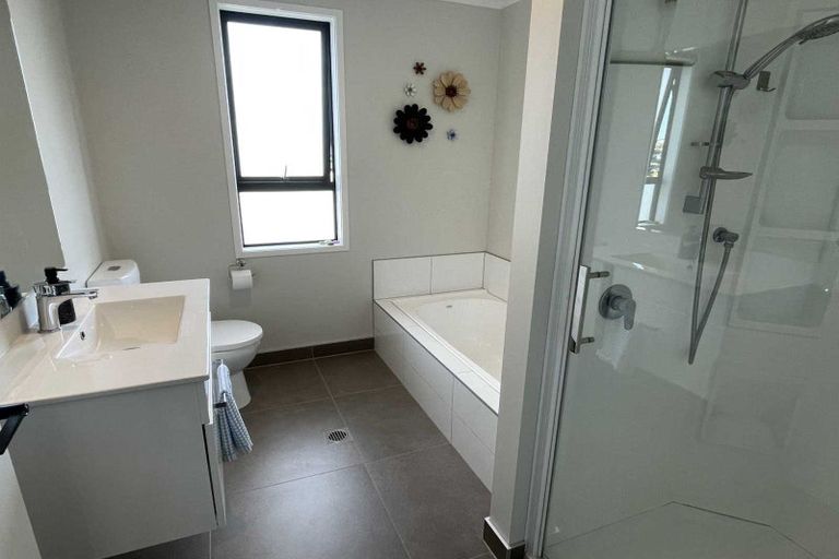 Photo of property in 31 Discovery Place, Marfell, New Plymouth, 4310