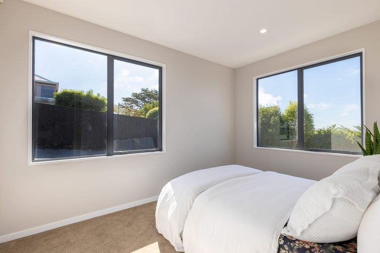 Photo of property in 63 Moncks Spur Road, Redcliffs, Christchurch, 8081