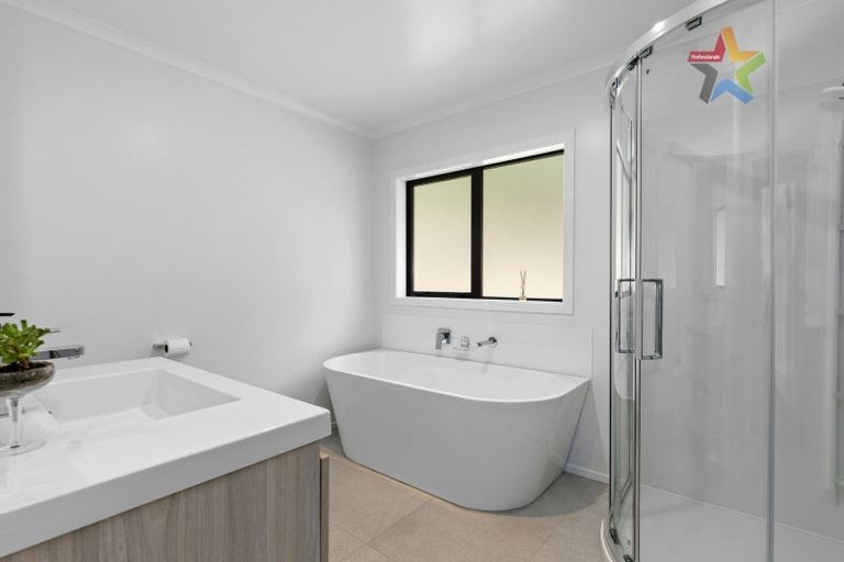 Photo of property in 15 Te Awa Rere Grove, Stokes Valley, Lower Hutt, 5019