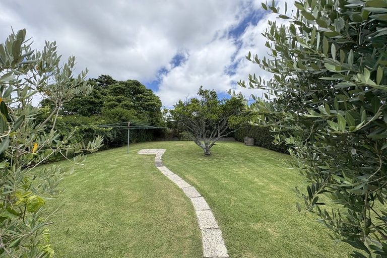 Photo of property in 54 Jaemont Avenue, Te Atatu South, Auckland, 0610