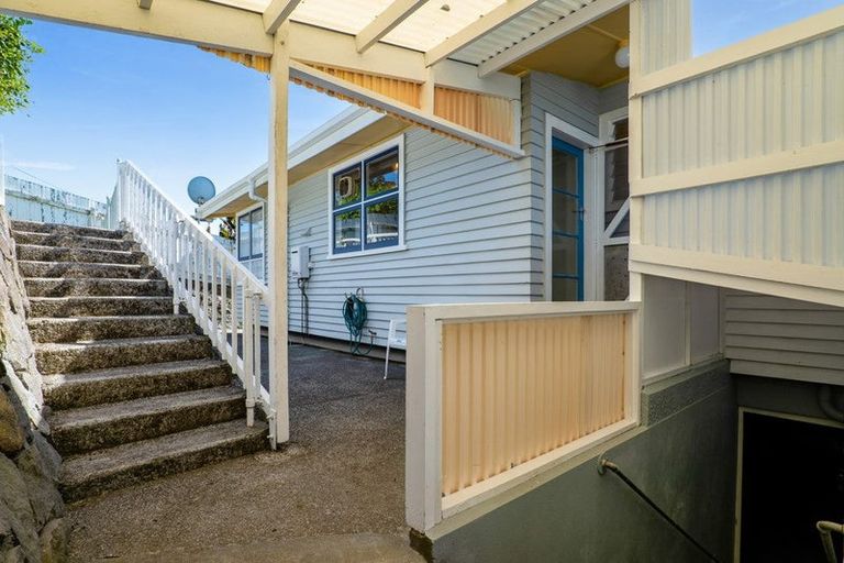 Photo of property in 8 Kitchener Terrace, Moturoa, New Plymouth, 4310