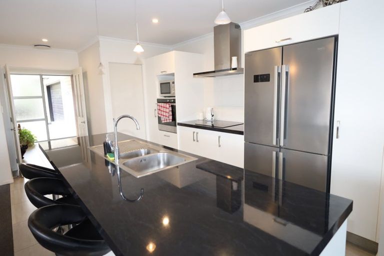 Photo of property in 35 Rochfort Crescent, Pyes Pa, Tauranga, 3112