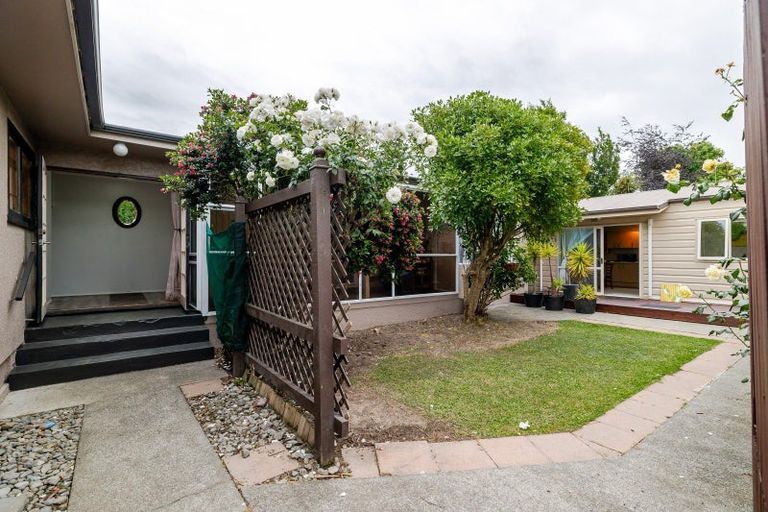 Photo of property in 86 Wikiriwhi Crescent, Awapuni, Palmerston North, 4412