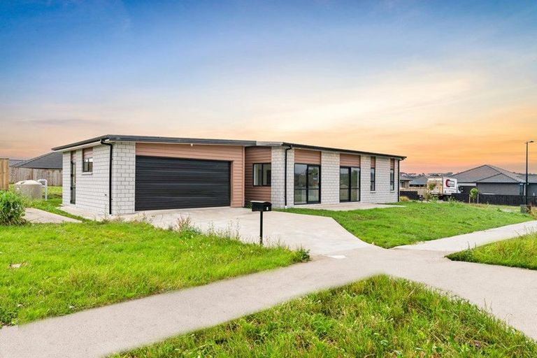 Photo of property in 8 Booker Drive, Tuakau, 2121