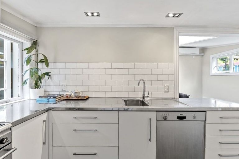 Photo of property in 32 Holloway Road, Aro Valley, Wellington, 6021