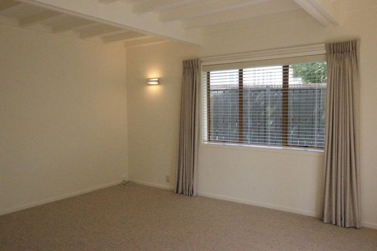 Photo of property in 1/5 Elderwood Lane, Belmont, Auckland, 0622