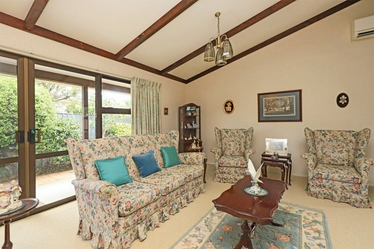 Photo of property in 2/30 Roskilda Crescent, Taradale, Napier, 4112