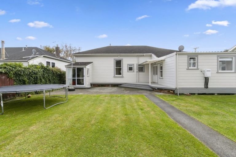 Photo of property in 8 Hautana Square, Woburn, Lower Hutt, 5010