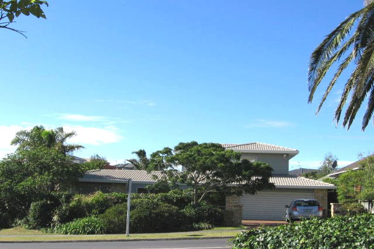 Photo of property in 96 Caribbean Drive, Unsworth Heights, Auckland, 0632