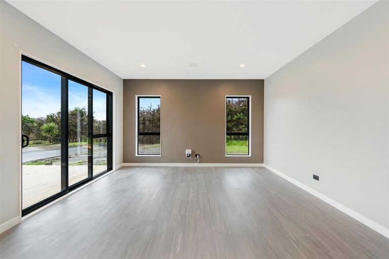Photo of property in 12 Emerald Avenue, Rosehill, Papakura, 2113